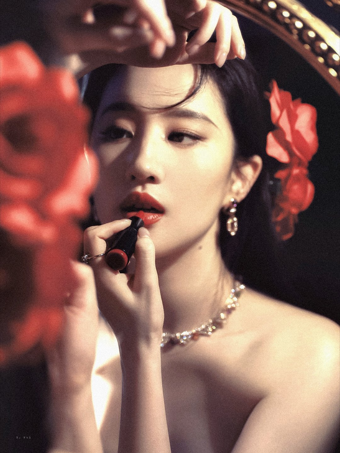 刘亦菲晒38岁生日照